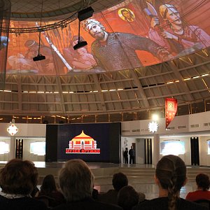 Зал Славы Российского оружия. Масштабная проекция фильма на купол.